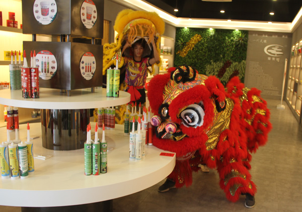 千秋偉業(yè)添錦繡 萬里鵬程展宏圖 —— 常青樹舞獅獻瑞賀新春，歡天喜地迎開工！